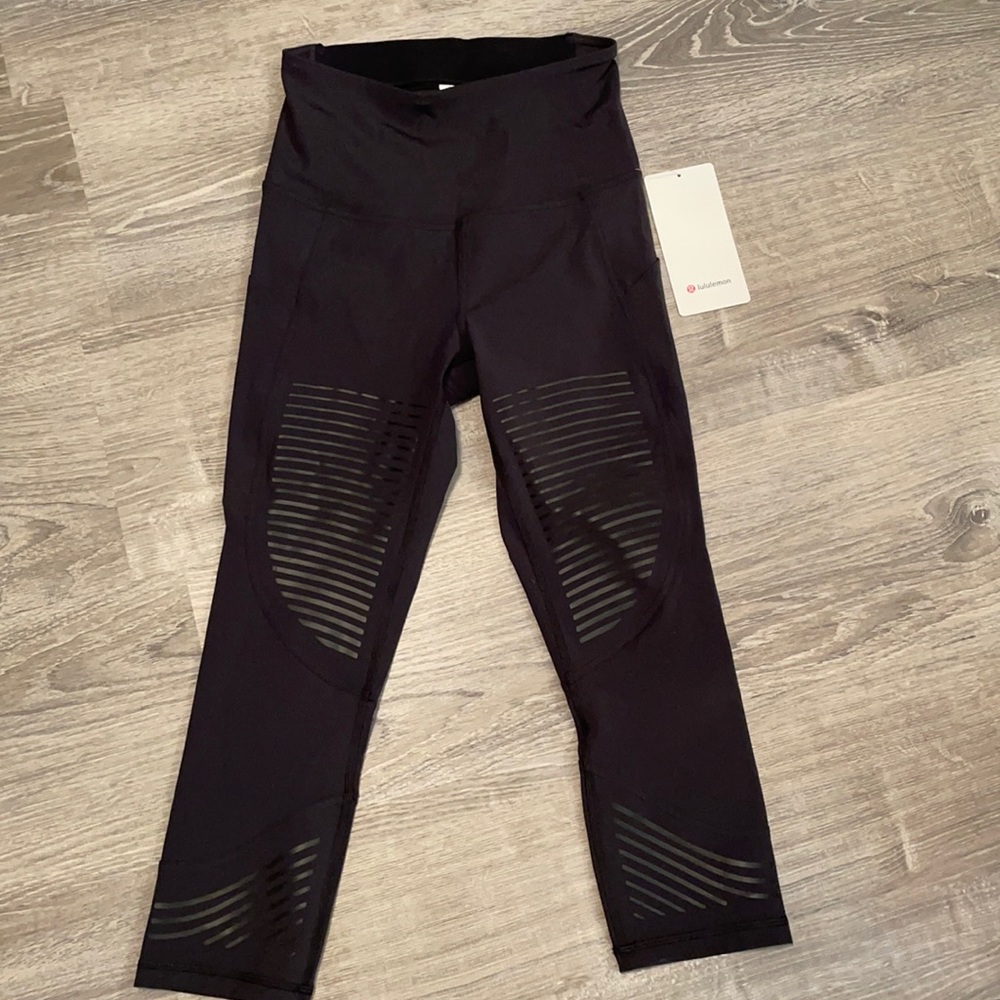 NWT Lululemon Rouge Renegade SHR Crop 21”